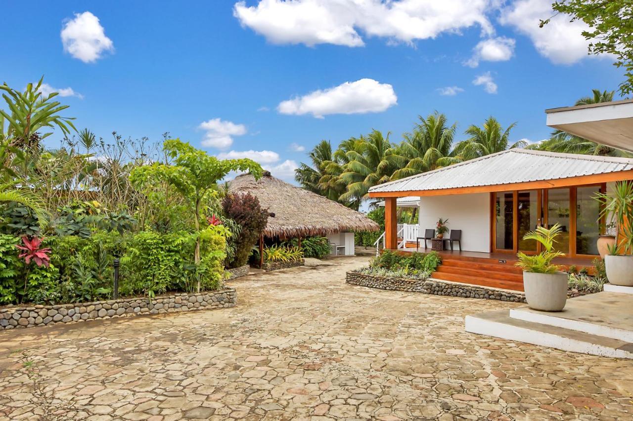 Tides Reach Resort Matei Exterior foto